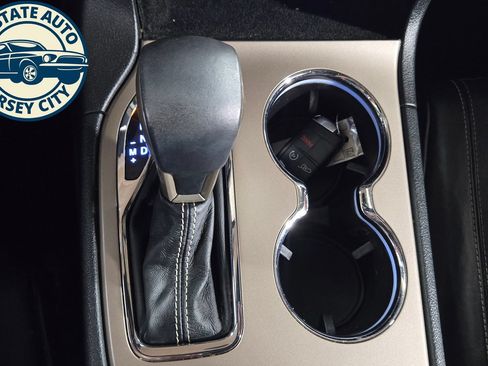 Used 2017 Jeep Grand Cherokee Overland AWD/4WD image 19
