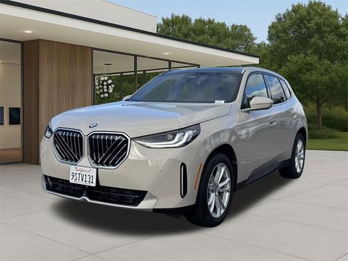 Used 2025 BMW X3 xDrive30i w/ Convenience Package image 2