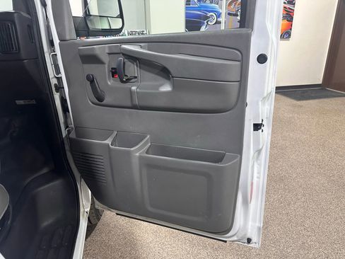 Used 2013 GMC Savana 1500 AWD image 17