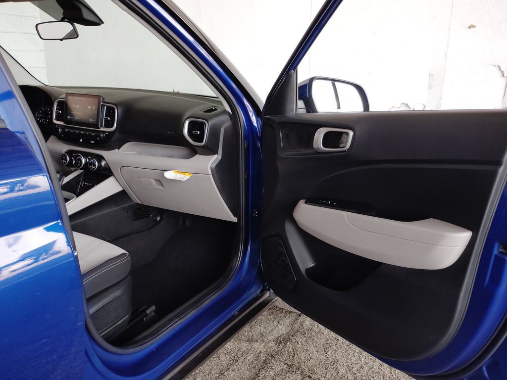 Used 2021 Hyundai Venue SEL FWD image 10
