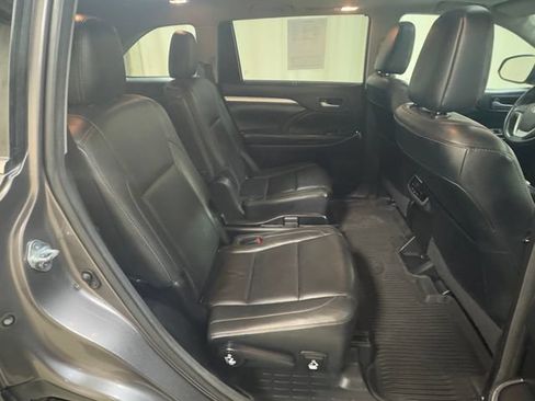 Used 2017 Toyota Highlander XLE AWD/4WD image 34