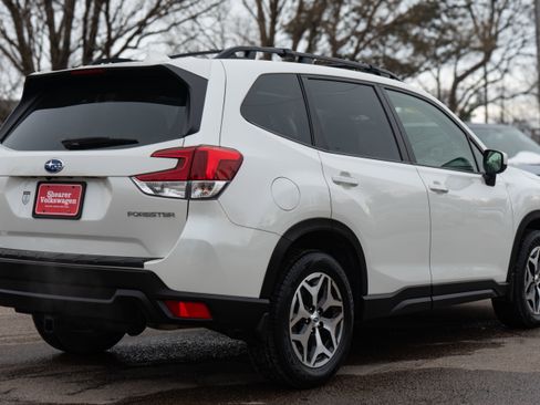 Used 2023 Subaru Forester Premium image 6