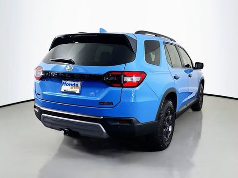 Used 2025 Honda Pilot TrailSport image 9