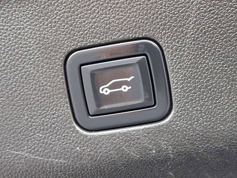 Used 2022 Chevrolet Suburban RST w/ Luxury Package image 30