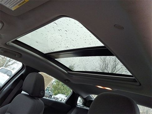 Used 2022 Chevrolet Malibu LT image 14