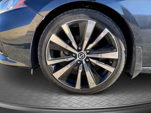Used 2020 Nissan Altima 2.0 Platinum FWD image 9