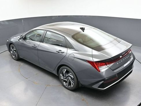 Used 2026 Hyundai Elantra Limited FWD image 38
