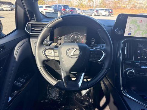 Used 2023 Lexus LX 600 4WD w/ Luxury Package image 16