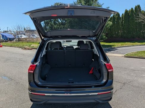 Used 2024 Volkswagen Tiguan SE image 7