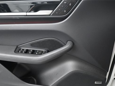 Certified 2025 Porsche Macan 4S Electric AWD/4WD image 13