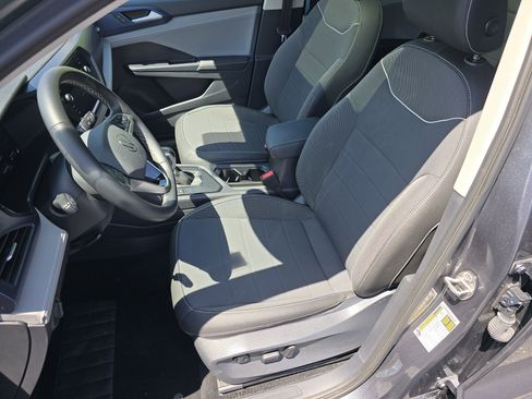 Used 2024 Volkswagen Taos SE w/ Panoramic Sunroof Package FWD image 23