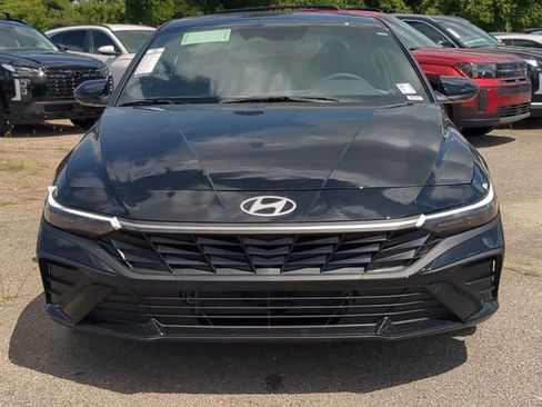 New 2025 Hyundai Elantra SEL image 9