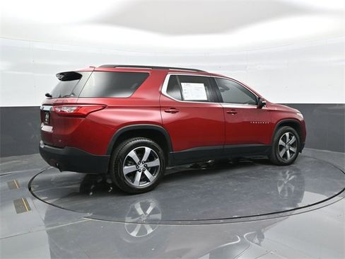 Used 2021 Chevrolet Traverse LT w/ LT Premium Package image 7