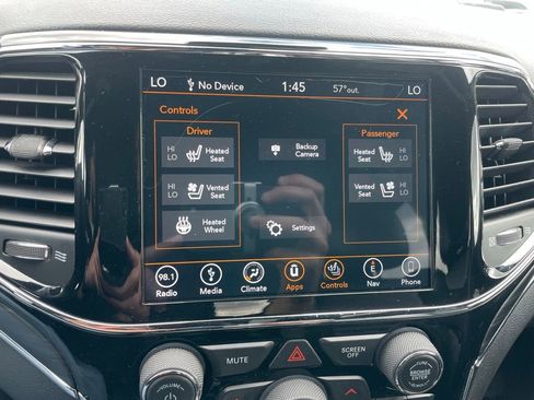 Used 2019 Jeep Grand Cherokee Limited w/ Luxury Group II AWD/4WD image 18