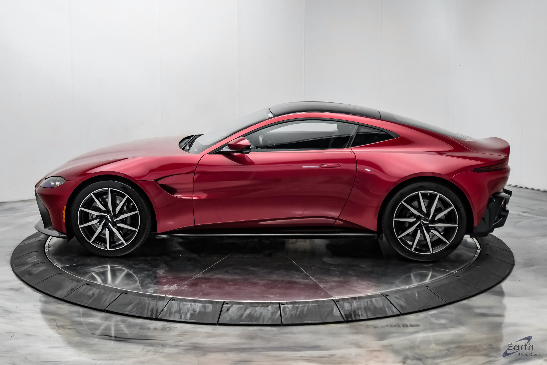 Used 2019 Aston Martin V8 Vantage Coupe RWD image 9