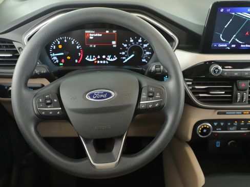 Used 2020 Ford Escape SE image 15