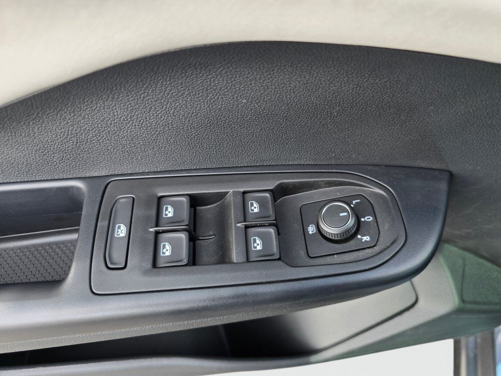 New 2026 Volkswagen Taos SE AWD/4WD image 19
