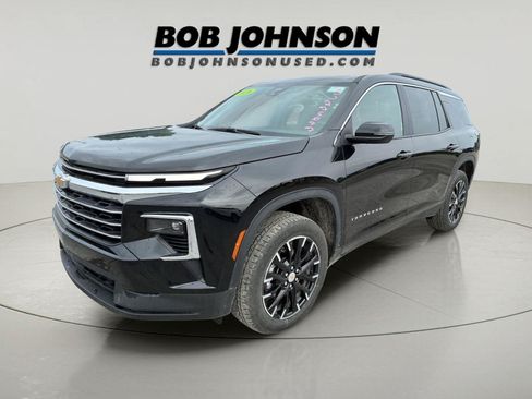 Used 2025 Chevrolet Traverse LT w/ Sun and Wheel Package AWD/4WD image 7