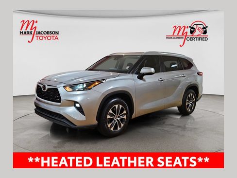 Used 2024 Toyota Highlander XLE FWD image 1