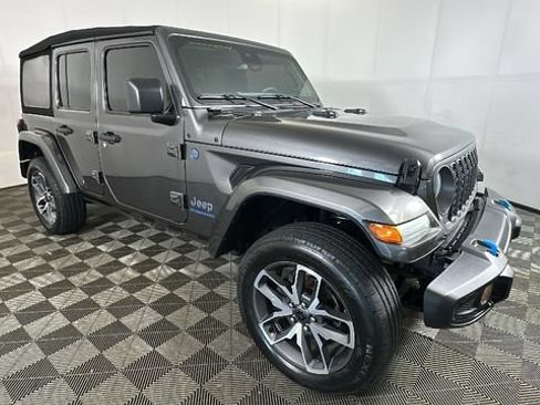 Used 2024 Jeep Wrangler Unlimited w/ Convenience Group AWD/4WD image 30