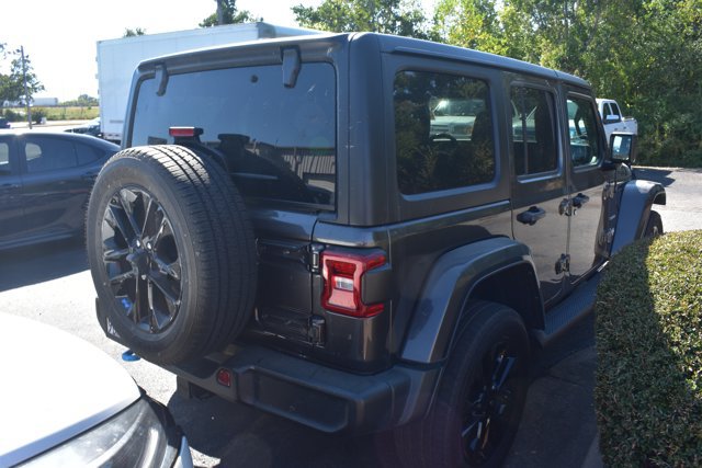 Used 2022 Jeep Wrangler Unlimited Sahara w/ Cold Weather Group AWD/4WD image 4