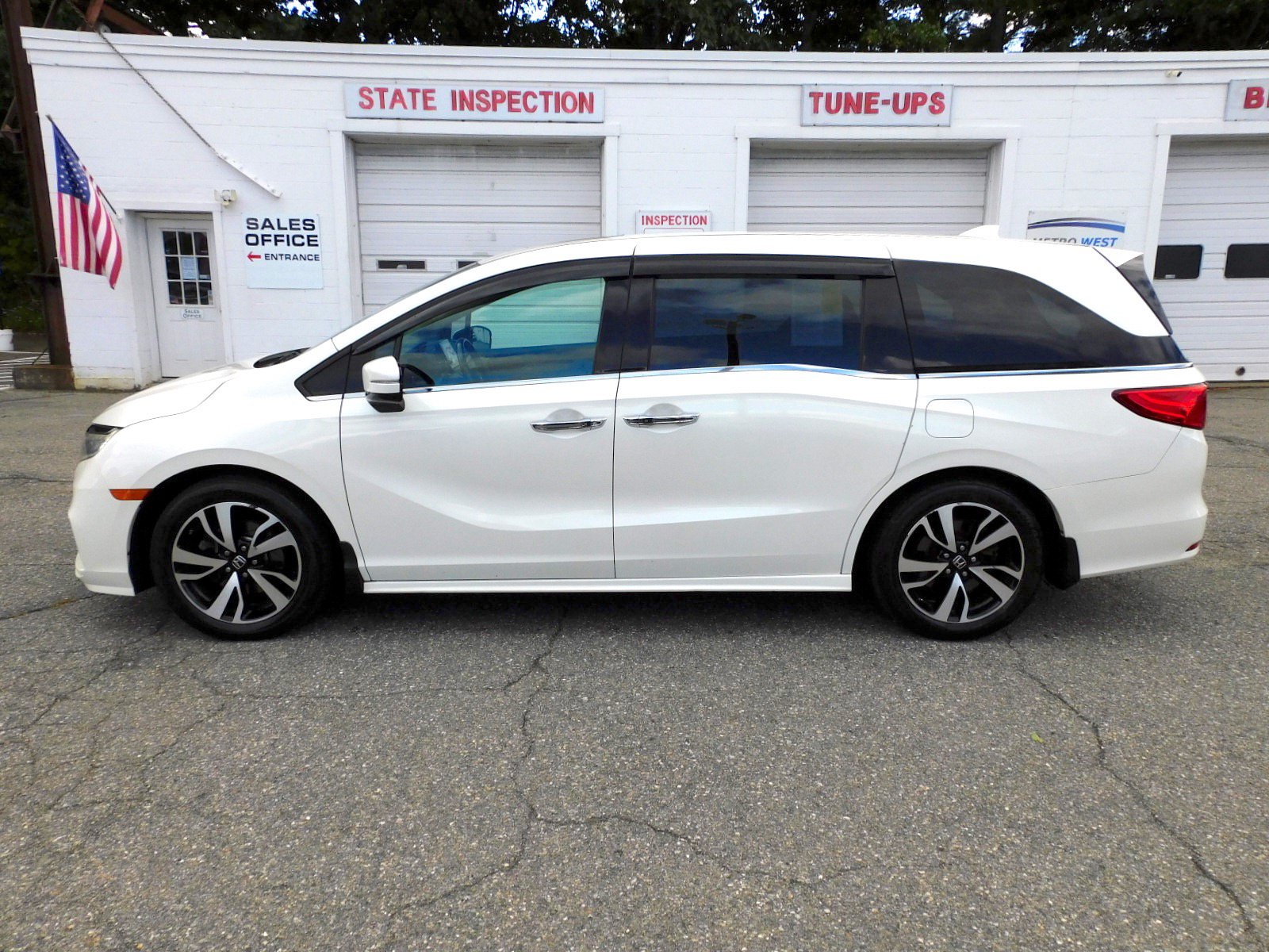 Used 2018 Honda Odyssey Elite image 2