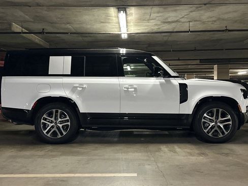 New 2025 Land Rover Defender 130 X-Dynamic SE AWD/4WD image 7