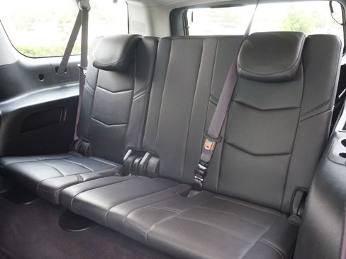 Used 2017 Cadillac Escalade ESV Luxury RWD image 24