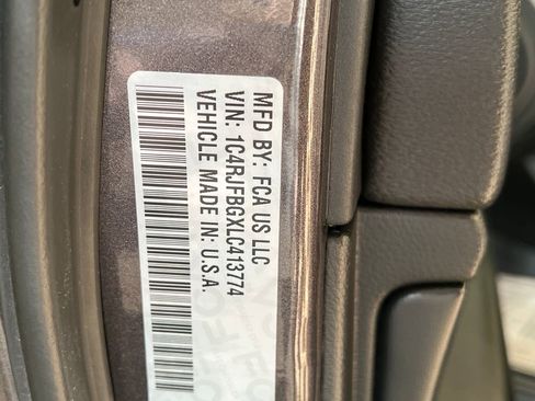 Used 2020 Jeep Grand Cherokee Limited AWD/4WD image 47