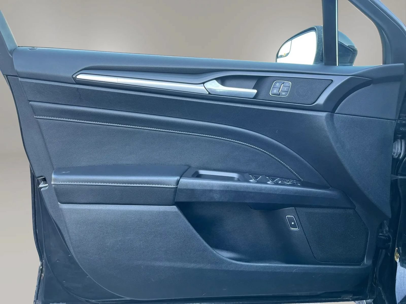 Used 2018 Ford Fusion Titanium FWD image 9