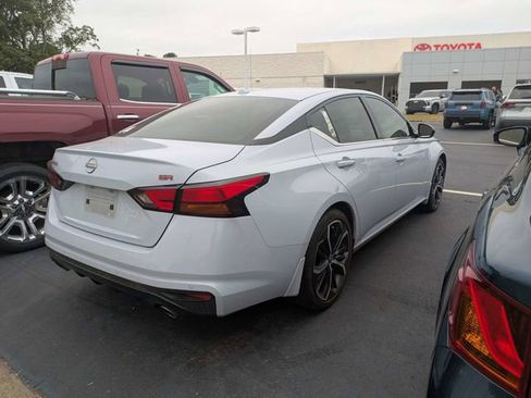 Used 2024 Nissan Altima 2.5 SR FWD image 3