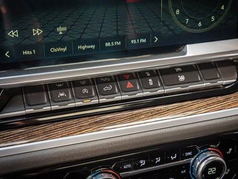 Used 2022 GMC Sierra 1500 SLE image 25