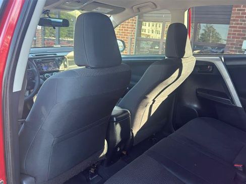 Used 2016 Toyota RAV4 LE FWD image 18