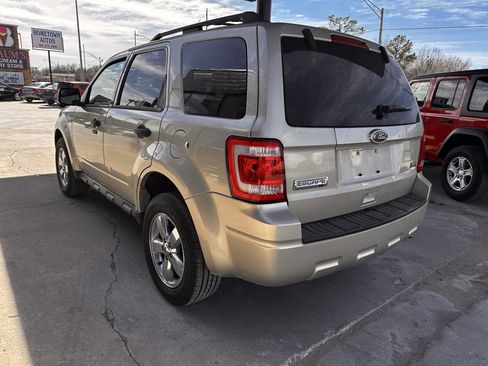 Used 2010 Ford Escape XLT image 6