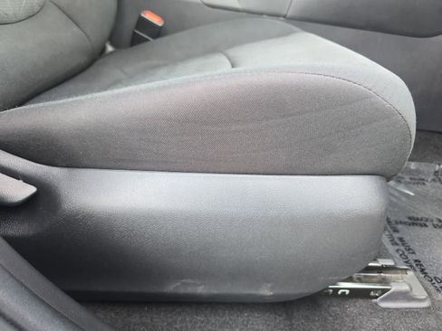 Used 2021 Toyota RAV4 XLE w/ Convenience Package FWD image 12