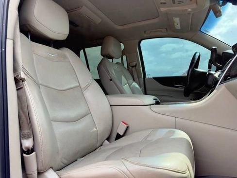 Used 2019 Cadillac Escalade Premium Luxury AWD/4WD image 8