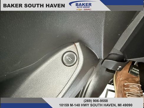 Used 2019 Chevrolet Cruze LT w/ Convenience Package image 16