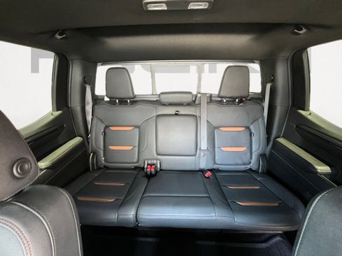Used 2024 GMC Sierra 1500 AT4 w/ Technology Package AWD/4WD image 19