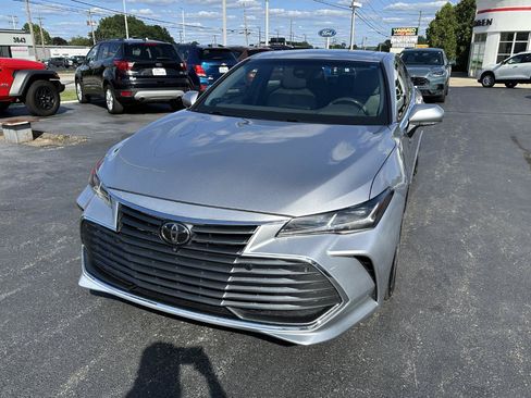 Used 2019 Toyota Avalon Limited w/ Advanced Safety Package FWD image 6