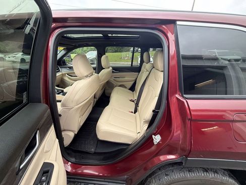 Used 2023 Jeep Grand Cherokee Limited w/ Trailer Tow Prep Group (B) AWD/4WD image 23