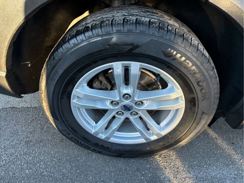 Used 2023 Ford Explorer XLT w/ Equipment Group 202A image 29