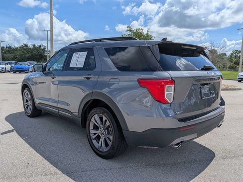 Used 2022 Ford Explorer XLT w/ Equipment Group 202A AWD/4WD image 7