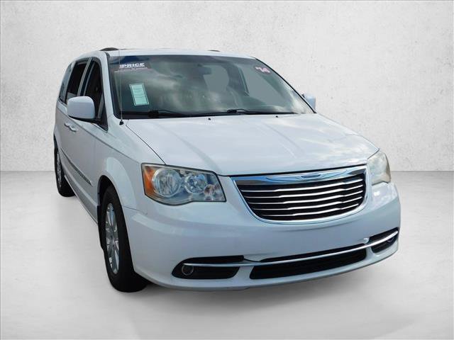 Used 2014 Chrysler Town & Country Touring FWD image 5