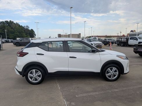 Used 2025 Nissan Kicks Play S FWD image 4