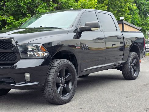 Used 2017 RAM 1500 Express w/ Black Ram 1500 Express Group AWD/4WD image 3