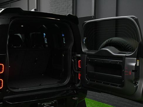Used 2023 Land Rover Defender 110 X-Dynamic SE AWD/4WD image 49
