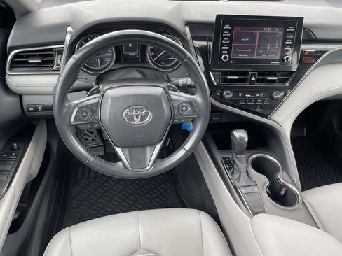 Used 2022 Toyota Camry SE FWD image 9