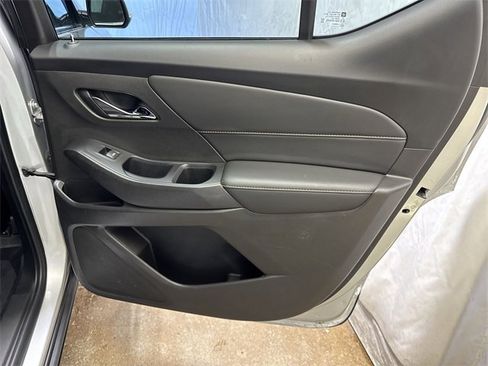Used 2021 Chevrolet Traverse LT image 28