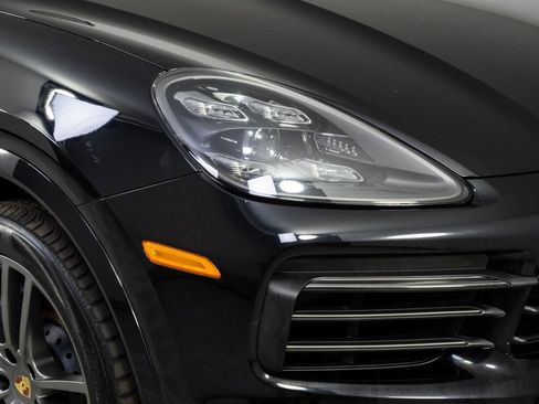 Certified 2022 Porsche Cayenne Platinum Edition w/ Premium Package Plus image 38