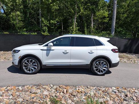 Used 2022 Lincoln Nautilus Reserve AWD/4WD image 2